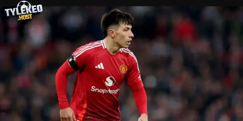 Martinez chơi chân tốt và cơ động trong hỗ trợ tấn công