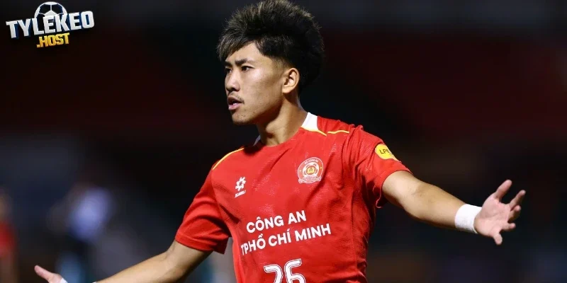 Tiểu Yamal xuất hiện tại VN, sao trẻ 19 tuổi Khoa Ngô chiếm trọn spotlight Tiến Linh